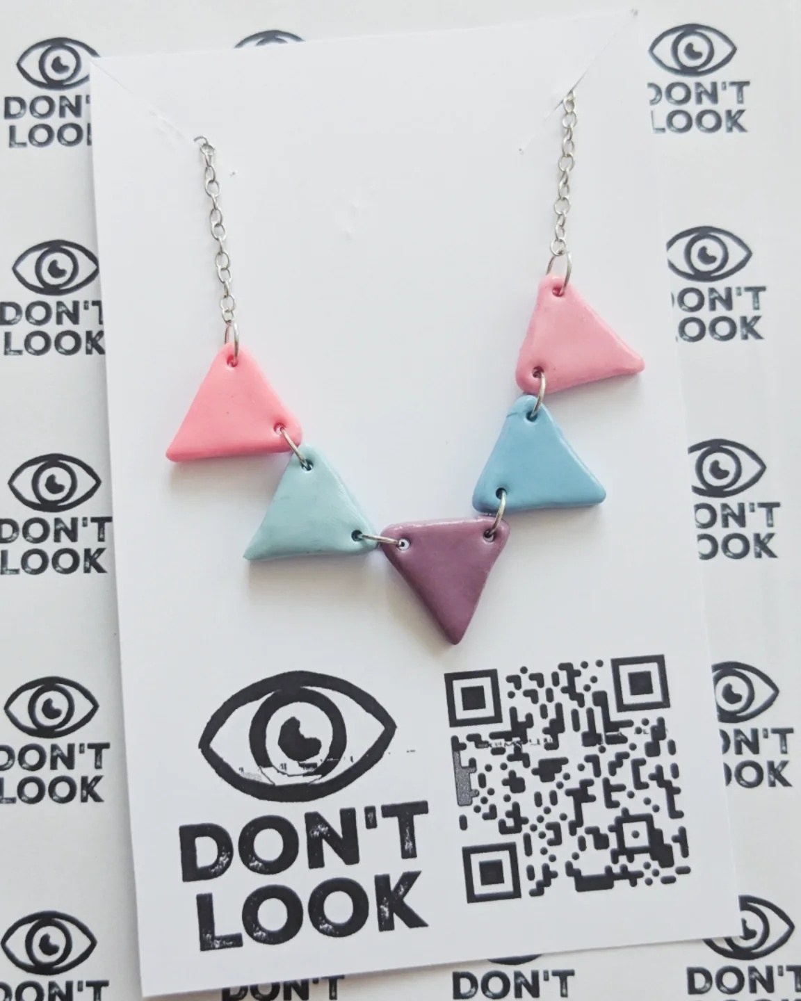 The bunting necklace