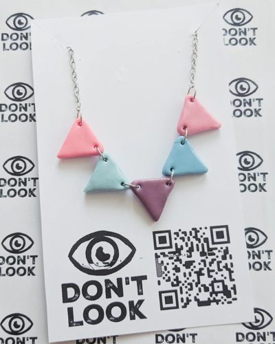 The bunting necklace