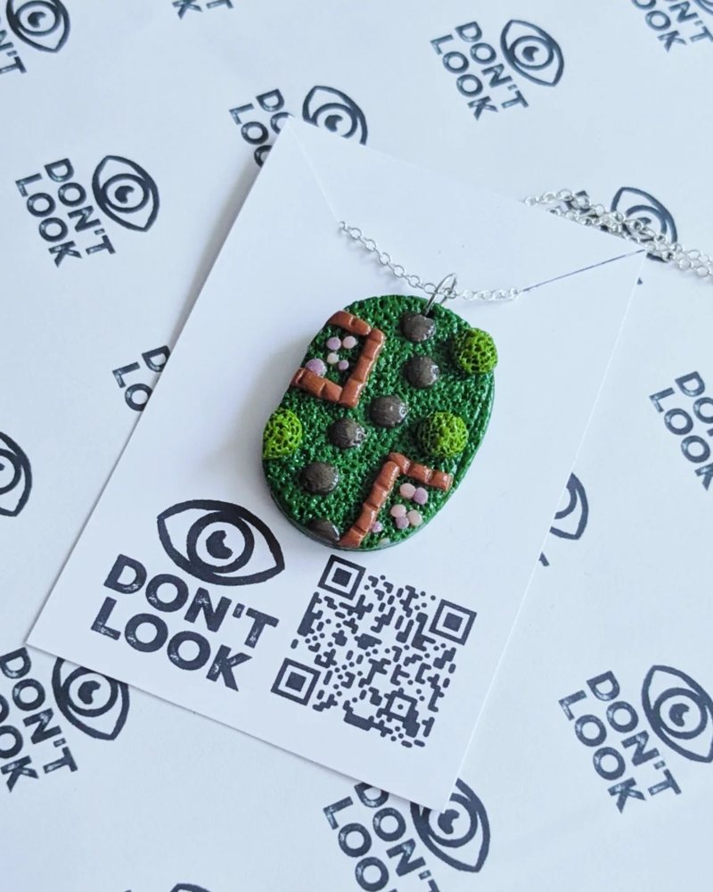 Bird's-eye garden necklace