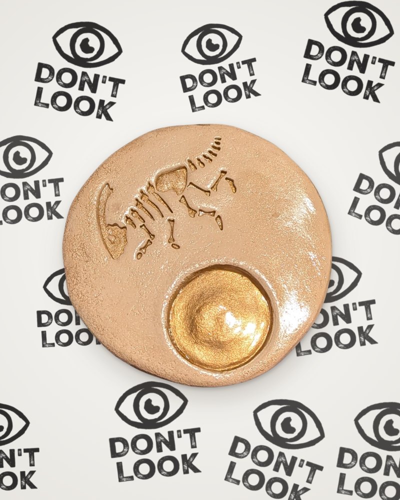 Parasaurolophus tealight holder in gold