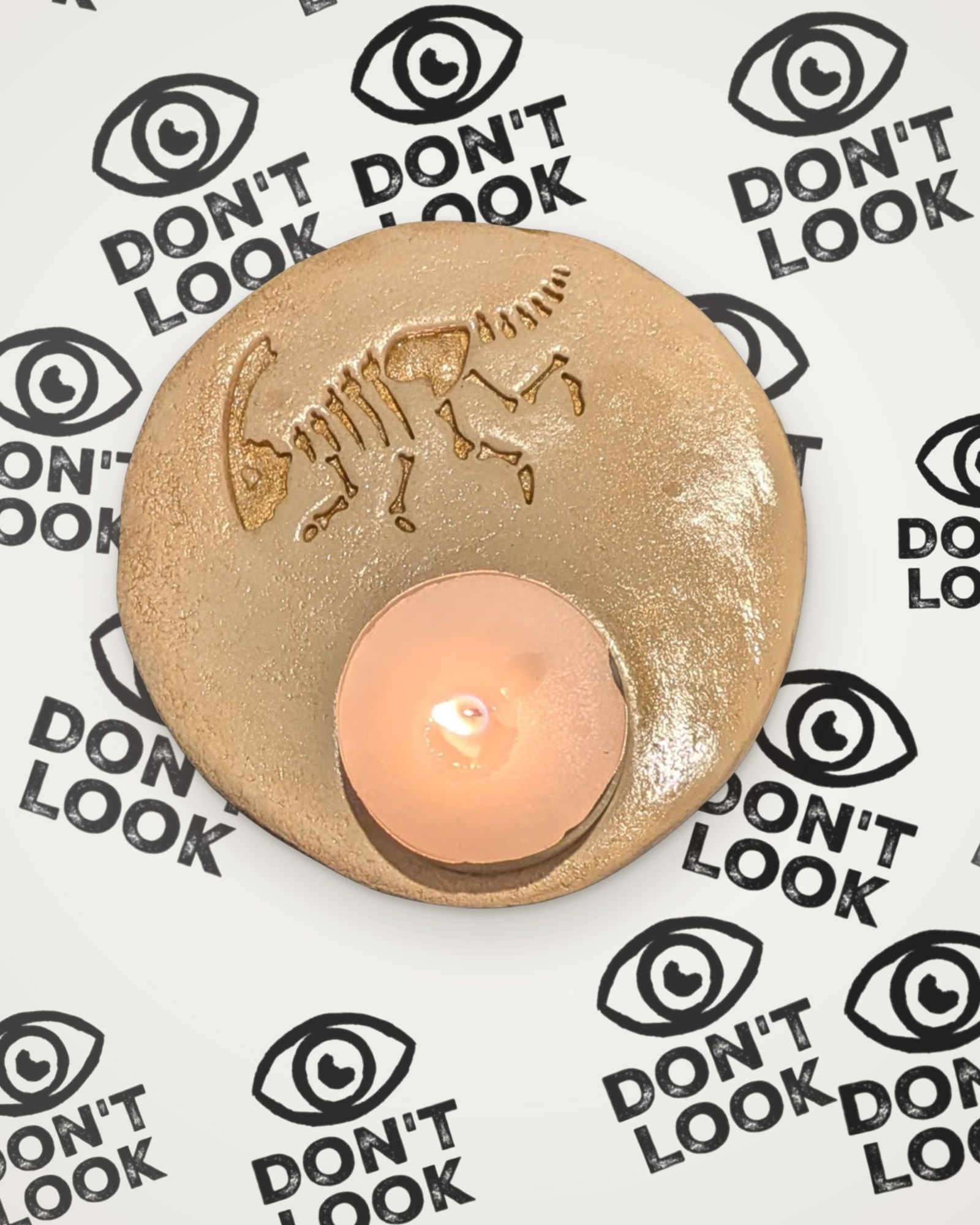 Parasaurolophus tealight holder in gold